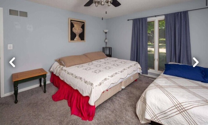 Moline Condo | Luxurious Condo family-friendly nCloser to attractions!nEatery,Walmart&lot more!