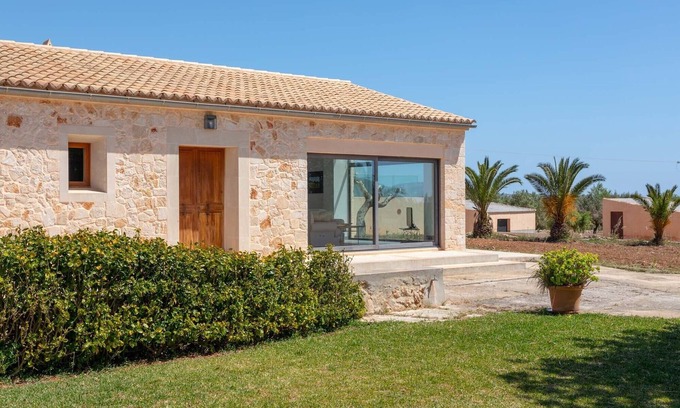 Es Llombards House | luxurious converted farmhouse with pool, quiet location