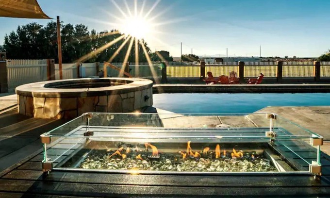 Twentynine Palms House | Luxurious Desert Oasis 🏜 n JACUZZI AND GAMEROOM