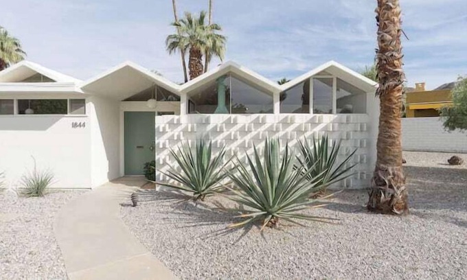 Araby Commons Condo | Luxurious Desert Condo Feat. In Modernism Week