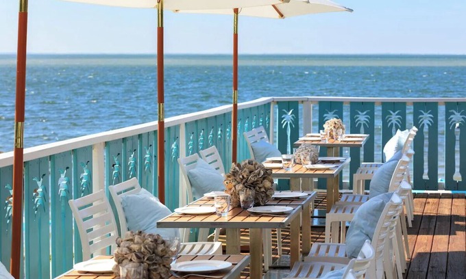 Pinellas Point Hotel | Luxurious Hideaway | Perfect for Relaxation & Adventure Seekers | Pet-Friendly