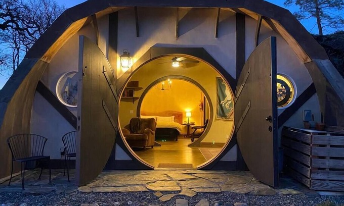 Bella Vista House | Luxurious Hobbit Hole and Second Breakfast!