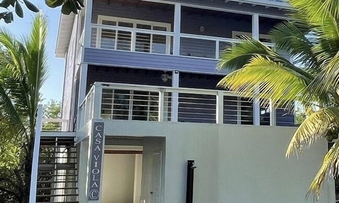 Isla de Utila Villa | Luxurious House w/AC + Pool.