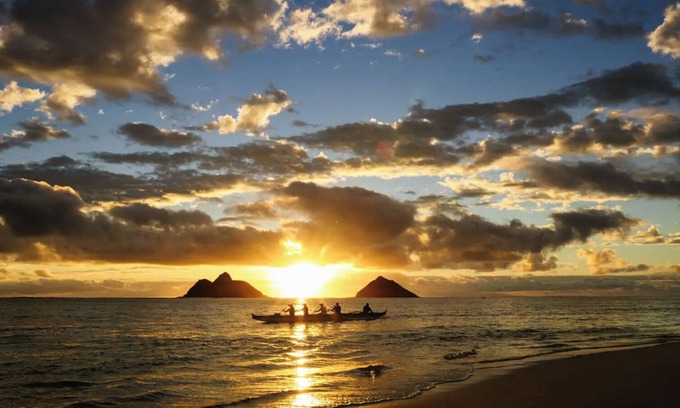 Kalama Tract House | Luxurious Kailua Mansion 2 min from the Beach - 6000 square feet