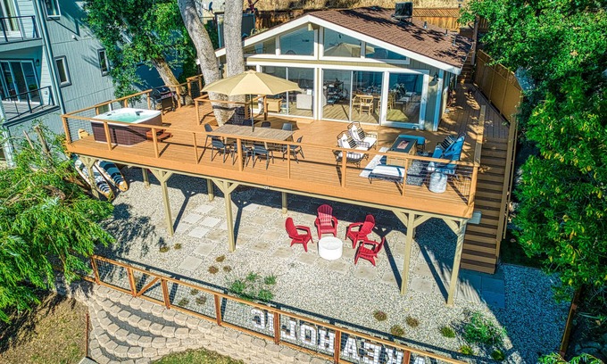 Clear Lake House | Luxurious lakefront with views, deck, spa & your private dock