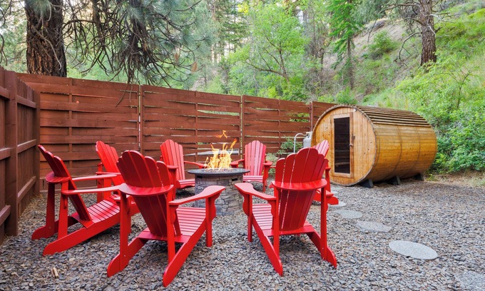 Naches Cabin | Luxurious Log Cabin Getaway at White Pass