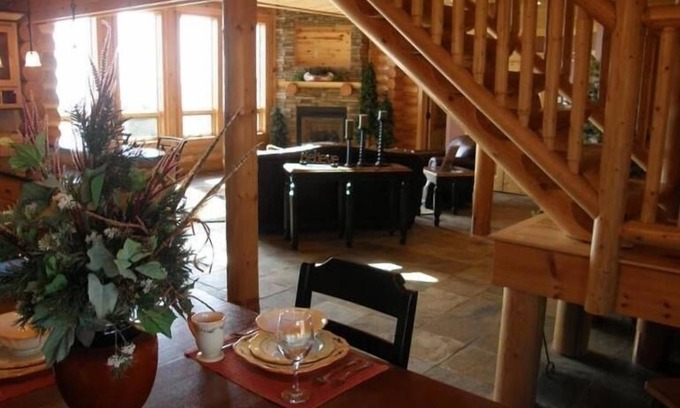 Garrison Cabin | Luxurious Log Home with Mille Lacs Lake Sunrise Views