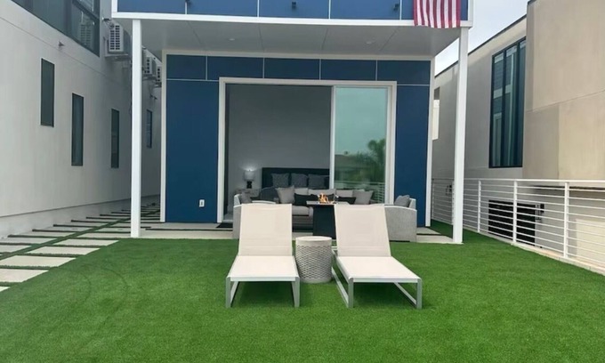 Point Loma Heights Apartment | Luxurious Master Suite in iconic Ocean Beach