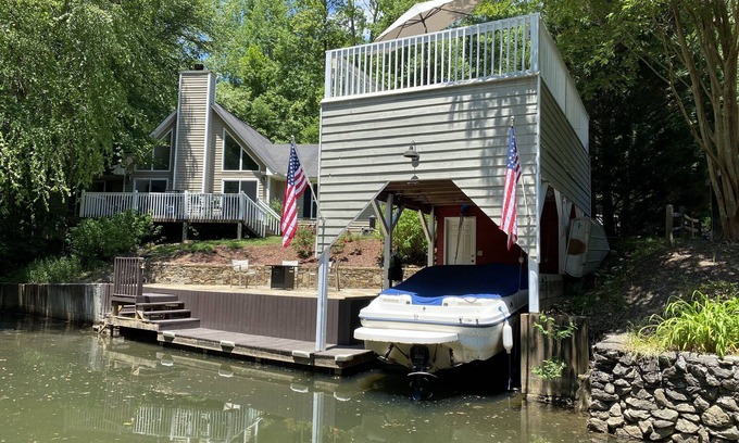 Wiley House | Luxurious Modern Cottage ~on~ Lake Burton