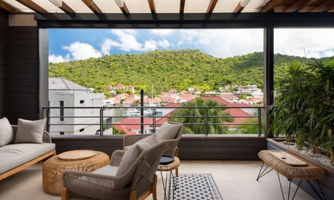 Lurin Apartment | Luxurious modern space boasting stunning views