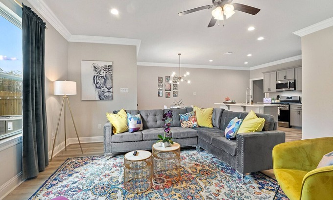 Highlands - Perkins House | Luxurious New 3b/2.5bath 4 miles from LSU