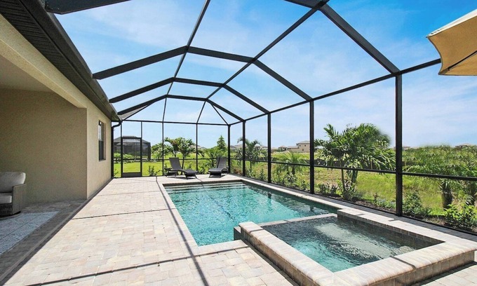 Braden River House | Luxurious pool home in Lorraine Lakes, Lakewood Ranch - Southern Comfort