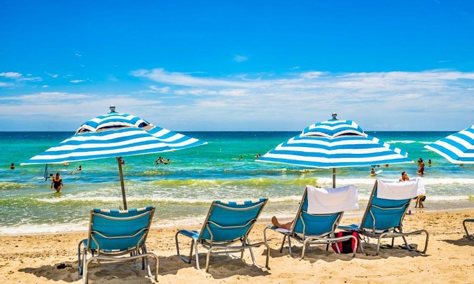 Hallandale Beach Apartment | Luxurious Resort Apartment in Hallandale Beach