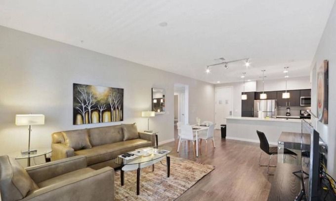 Menlo Park Condo | Luxurious Silicon Valley Condo: Rooftop Lounge and Pool