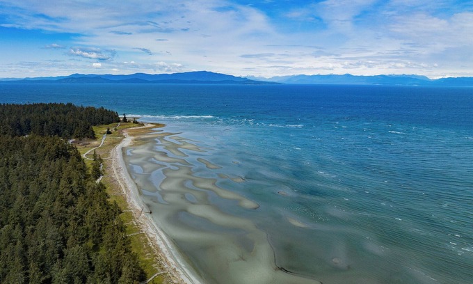 Regional District of Nanaimo House | Luxurious townhouse at Rathtrevor Beach! Aug.29-Sept. 4/25 now available!