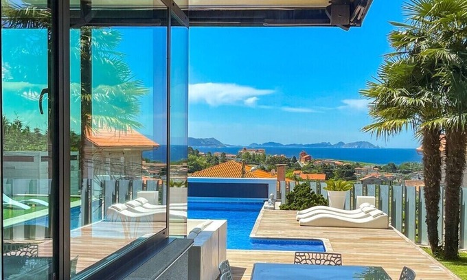 Sanxenxo Villa | Luxurious villa with sea views and heated pool in Sanxenxo.