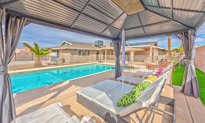 Enterprise Villa | LUXURY 0.5 acre 3300sqf 1 story very large pool and backyard