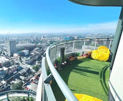 Barking Apartment | Luxury 1-Bedroom Apt with Stunning London Views