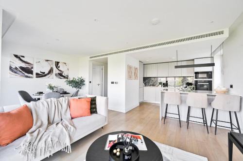 Shepherd's Bush Apartment | Luxury 2-Bed 2-Bath Apartment -White City Living -Steps To Tube