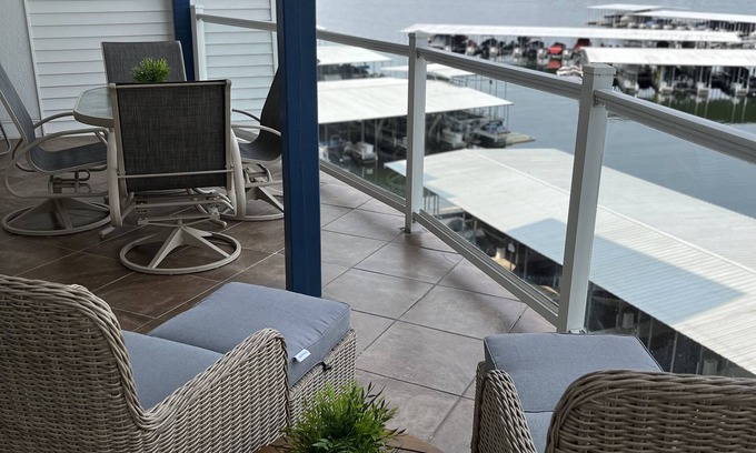 Lake Ozark Condo | Luxury 2 Bed/2 Bath Lake Condo in Monarch Cove 2 MM, WALK-IN Unit w/Boat Slip