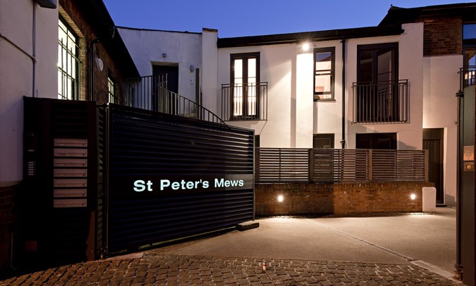 St Albans Apartment | Luxury 2-bed, city centre, free parking & WiFi