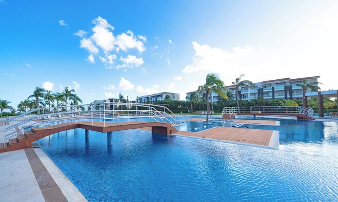 Luis Donaldo Colosio Condo | Luxury 2 BR Condo Jacuzzi & Pool - Mareazul