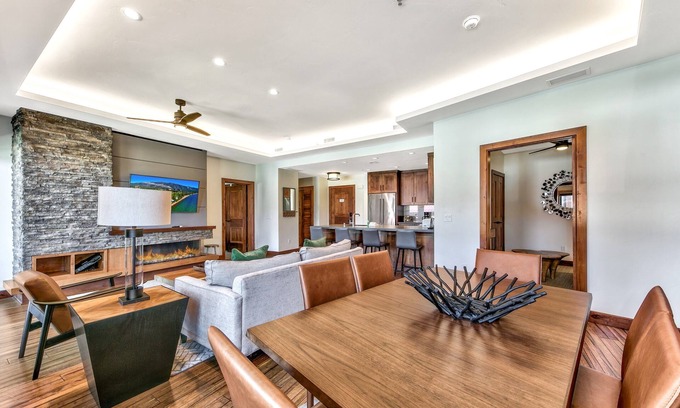 South Lake Tahoe Condo | Luxury 2Br Residence steps from Heavenly Village & Gondola