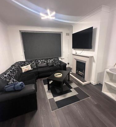 Oadby House | Luxury 3-Bed house in Leicester