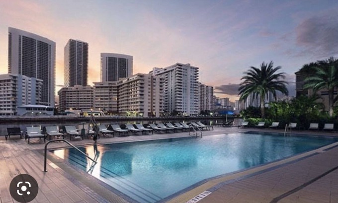 Hallandale Beach Apartment | LUXURY 3BD APARTMENT BEACHWALK