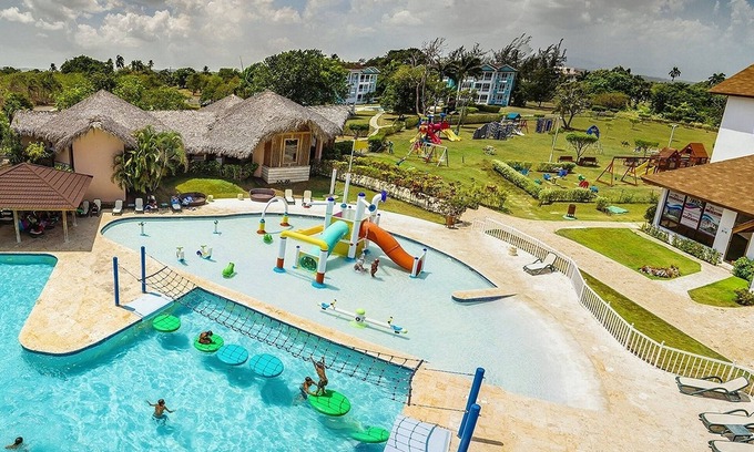 Playa Chiquita Villa | Luxury 3BD villa on sandy beach, private pool & golf cart, gym/tennis!