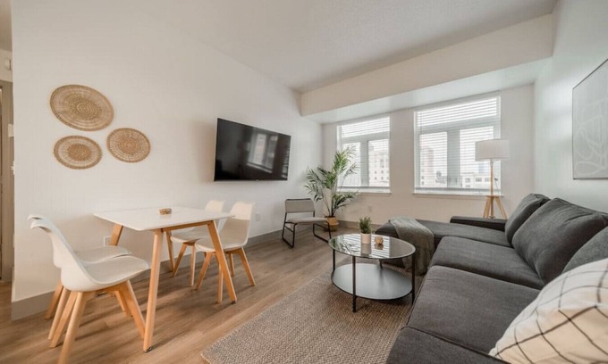 Third Ward Apartment | Luxury 3BR 3 King Beds Walk to Stadiums