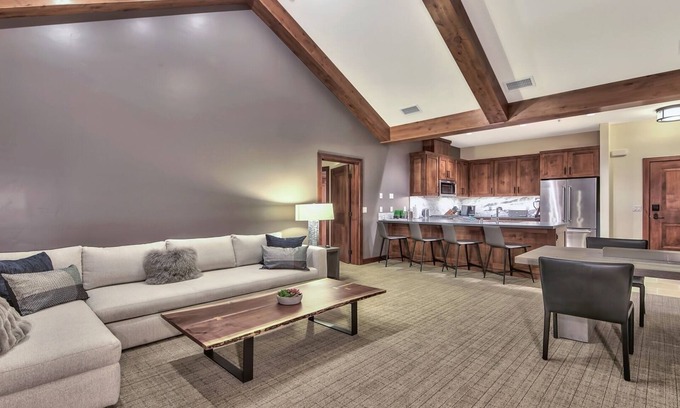 South Lake Tahoe Condo | Luxury 3Br Residence steps from Heavenly Village & Gondola
