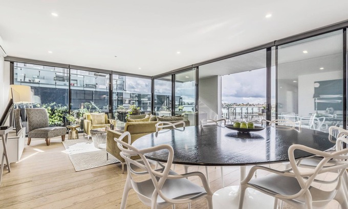 Abbotsford Condo | Luxury 3BR Riverside Sub-Penthouse w Huge Balcony