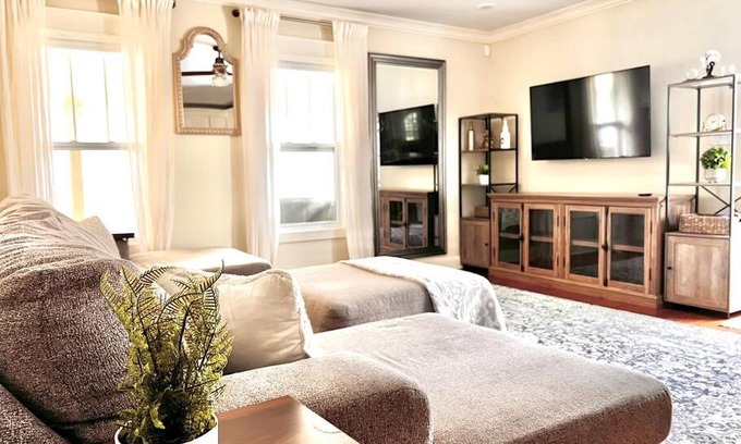 Huntsville House | Luxury 4BR Close To Everything - 5 min to Downtown