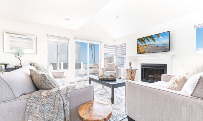 Santa Ana Heights Condo | Luxury 4BR Retreat | AC | Balcony & Rooftop Deck with Ocean Views!