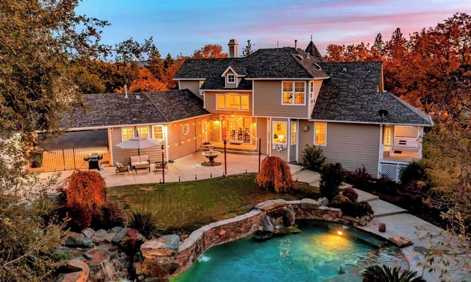 Sutter Creek House | Luxury 5 Bedroom 4.5 Bath Dream Estate with Resort-like Pool In Wine Country