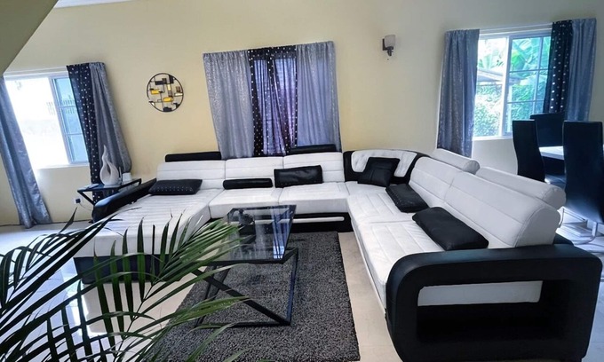 Port Antonio House | Luxury 5 Bedroom House W Private Parking & Patio
