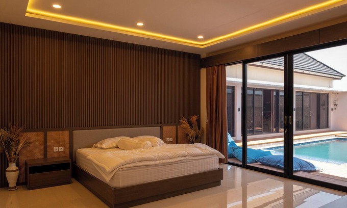 Cisarua Villa | Luxury 5-bedroom villa in beautiful West Java with AC, WiFi, Private Pool
