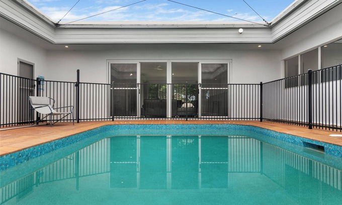 Annandale House | Luxury 5BR Riverside Retreat