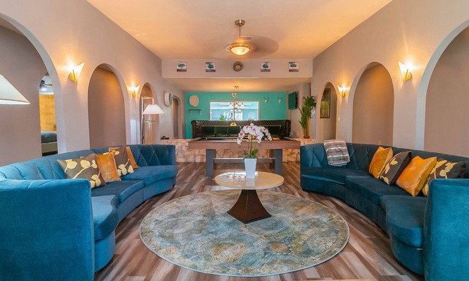 Paradise House | Luxury 6 Berdoom House indoor heated pool