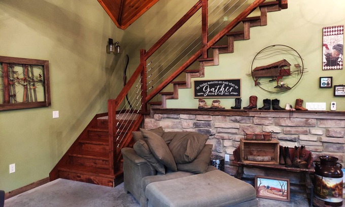 Marshall House | Luxury Amish Built Barn Home at Turkey Run