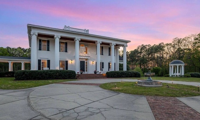 Blands House | Luxury and Comfort at Realty Rhythm’s Exclusive 14-Bedroom Estate in Durham, NC