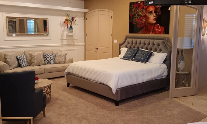 Biggs Field House | Luxury and romantic with jacuzzi suite