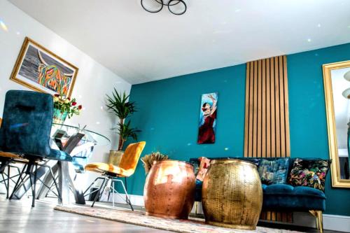 Bedford Apartment | Luxury ApArt Gallery Apartment 1 Near River & Free Parking