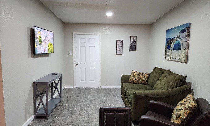 Biggs Field Apartment | Luxury Apartment Unit 8