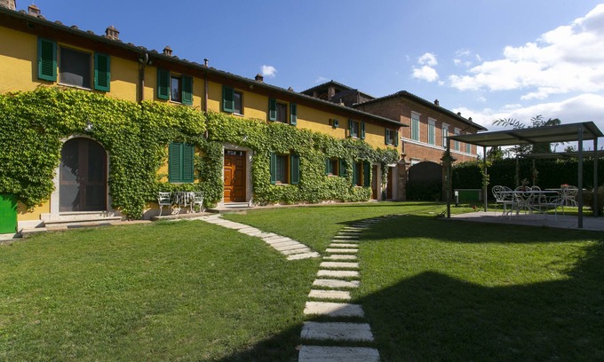 Siena House | Luxury apartment with pool: dolce vita at 15' on foot from the heart of Siena!