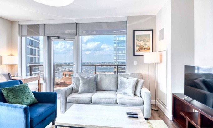 Seaport District Apartment | Luxury Apt with Gym In Seaport