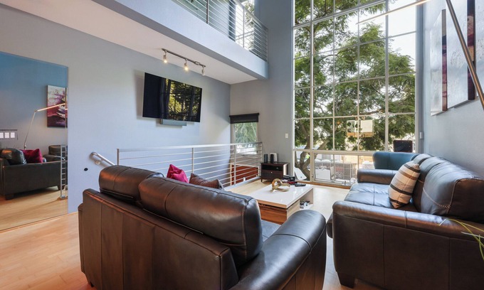 Harborview House | Luxury-award winning loft Townhouse, top location