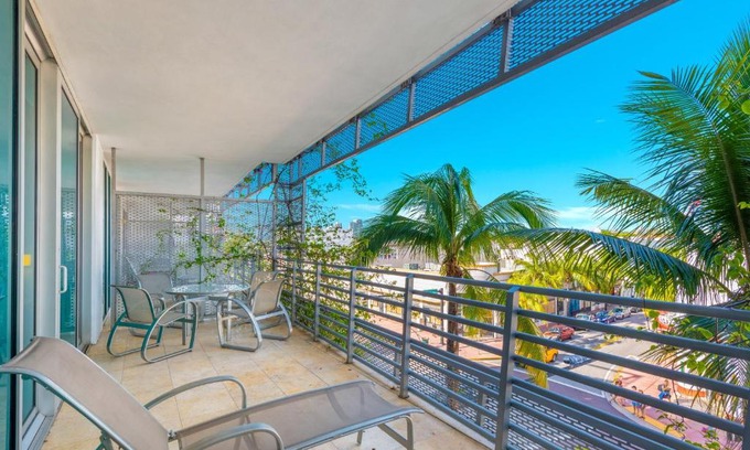 South Beach House | Luxury Balcony Suite - Across the Beach and Espanola Way