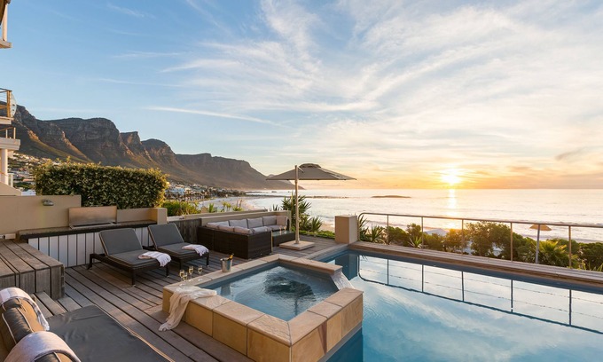 Camps Bay Villa | Luxury Beach House - Spectacular Camps Bay Views
